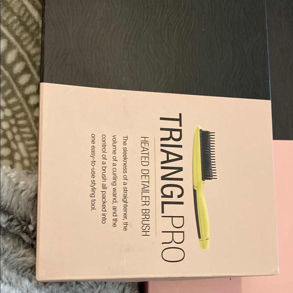 Triangl Pro Heated Detangler Brush